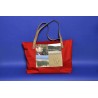 Photo sur grand sac de plage rouge
